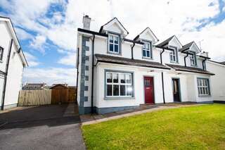 Дома для отпуска Beautiful Three Bedroom home in Bundoran Бандоран-1